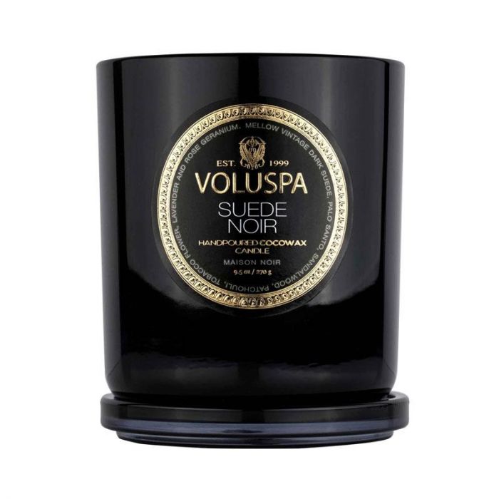 SUEDE NOIR CLASSIC CANDLE - شمعة كلاسيكية برائحة سويد نوار | VOLUSPA - فولوسبا SUEDE NOIR CLASSIC CANDLE - شمعة كلاسيكية برائحة سويد نوار | VOLUSPA - فولوسبا