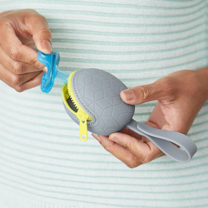 Grab & Go Silicone Pacifier Hol - إكسسوارات | SKIP HOP - سكيب هوب Grab & Go Silicone Pacifier Hol - إكسسوارات | SKIP HOP - سكيب هوب