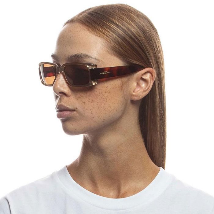 SUNGLASSES SO INTO YOU  CHAMPAGNE/TOFFEE BROWN  S - نظارات شمسية SO INTO YOU الشمبانيا / ميدالية بلون البني مقاس: صغير | LE SPECS - لو سبكس