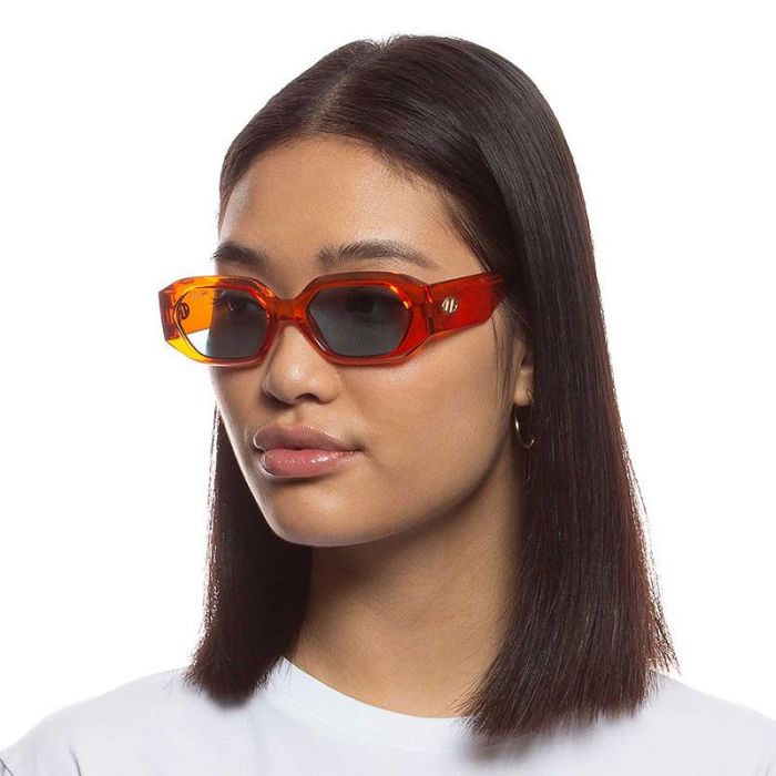 SUNGLASSES SLAPTRASH  ORANGE SODA AQUA BLUE  M - نظارات شمسية SLAPTRASH بلون البرتقالي صودا / أكوا، مقاس: متوسط | LE SPECS - لو سبكس