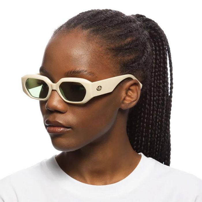 SUNGLASSES SLAPTRASH  IVORY EMERALD  M - نظارات شمسية SLAPTRASH عاجي زمردي، مقاس: متوسط | LE SPECS - لو سبكس