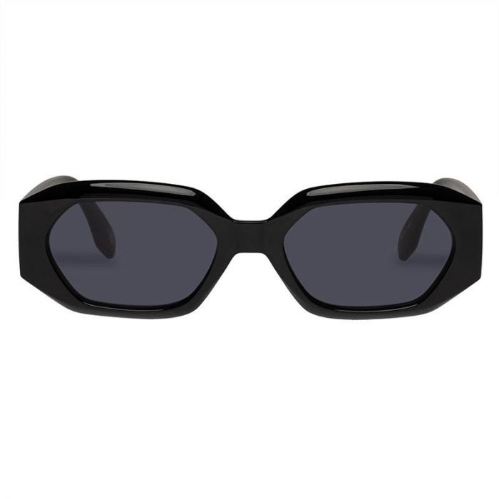 SUNGLASSES SLAPTRASH  BLACK SMOKE  M - نظارات شمسية SLAPTRASH  ذات زجاج اسود داكن، مقاس: متوسط | LE SPECS - لو سبكس