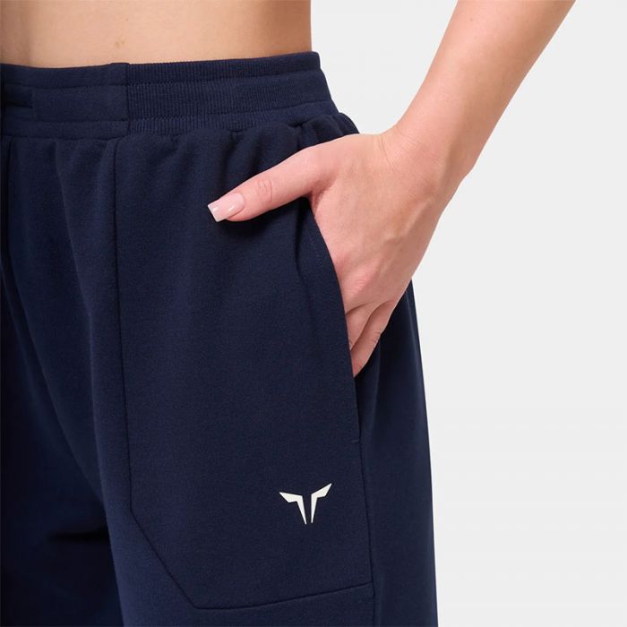 ESSENTIAL SLIM JOGGER - بنطلون رياضي | SQUATWOLF - سكوات ولف ESSENTIAL SLIM JOGGER - بنطلون رياضي | SQUATWOLF - سكوات ولف