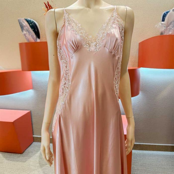 NIGHTDRESS & NEGLIGEE SET - فستان | JANE WOOLRICH - جين وولريتش NIGHTDRESS & NEGLIGEE SET - فستان | JANE WOOLRICH - جين وولريتش