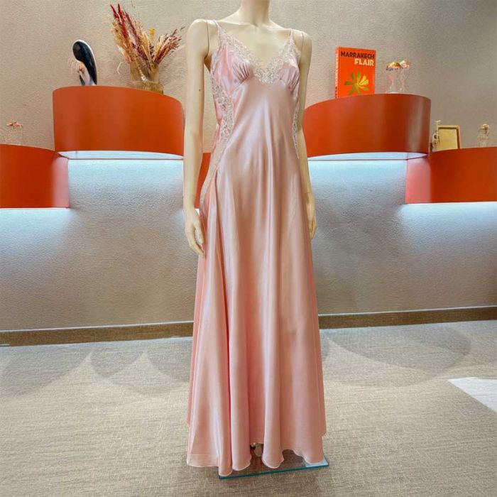 NIGHTDRESS & NEGLIGEE SET - فستان | JANE WOOLRICH - جين وولريتش NIGHTDRESS & NEGLIGEE SET - فستان | JANE WOOLRICH - جين وولريتش