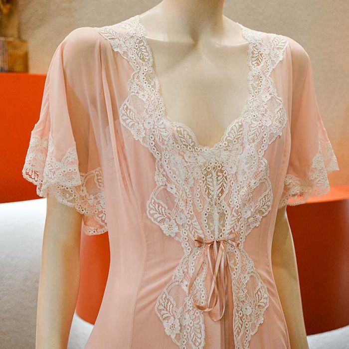 NEGLIGEE - فستان | JANE WOOLRICH - جين وولريتش NEGLIGEE - فستان | JANE WOOLRICH - جين وولريتش