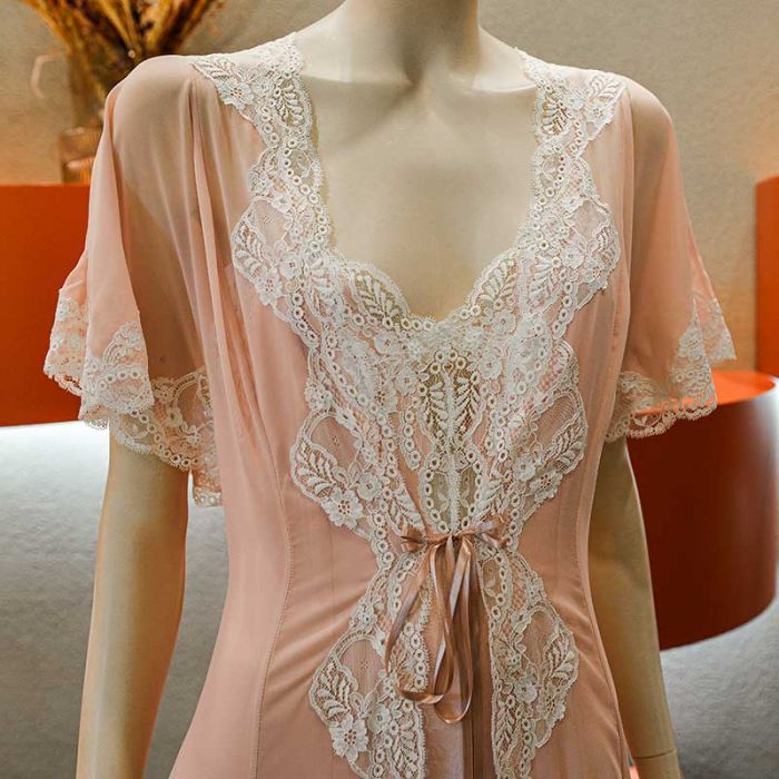 NEGLIGEE - فستان | JANE WOOLRICH - جين وولريتش NEGLIGEE - فستان | JANE WOOLRICH - جين وولريتش