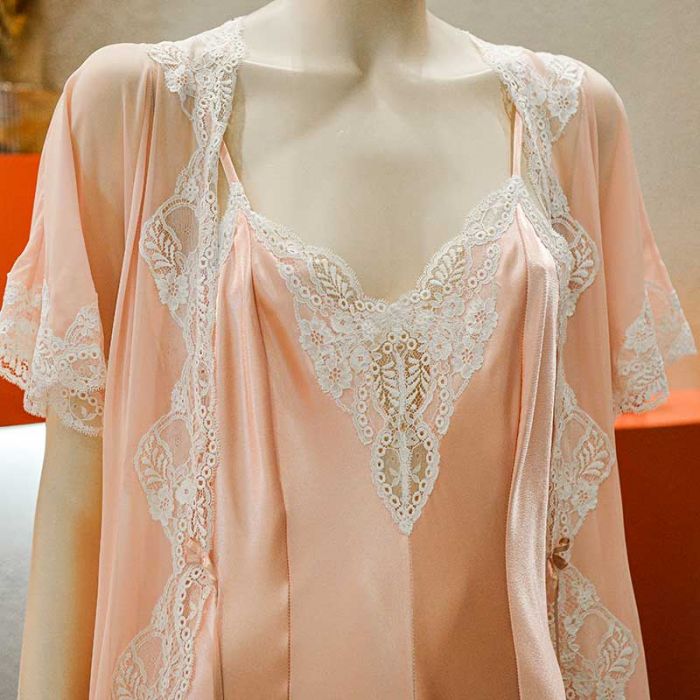 NEGLIGEE - فستان | JANE WOOLRICH - جين وولريتش NEGLIGEE - فستان | JANE WOOLRICH - جين وولريتش