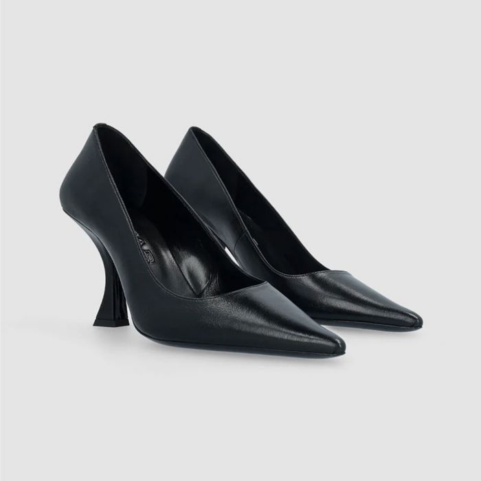 VIVA PUMP - أحذية نسائية | BY FAR - باي فار VIVA PUMP - أحذية نسائية | BY FAR - باي فار