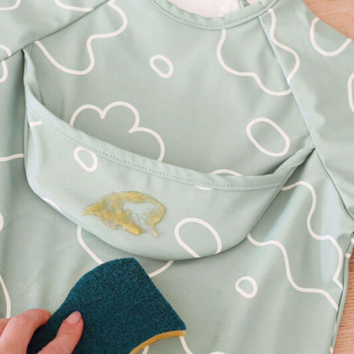 BEABA 2IN1 BIB WITH REMOVABLE SLEEVES SAGE GREEN - إكسسوارات | BEABA - بيابا BEABA 2IN1 BIB WITH REMOVABLE SLEEVES SAGE GREEN - إكسسوارات | BEABA - بيابا