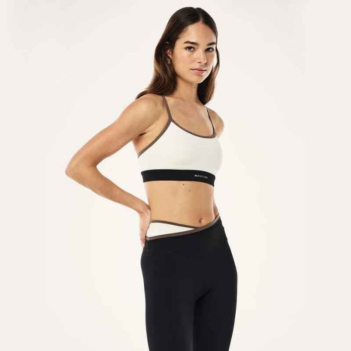 SIGNATURE SPORTS BRA - حمالة صدر رياضية | P.E NATION - بي إي نايشن SIGNATURE SPORTS BRA - حمالة صدر رياضية | P.E NATION - بي إي نايشن