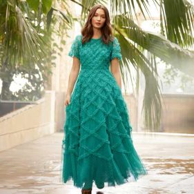 EVELYN SHORT SLEEVE GOWN - فستان إيفلين بأكمام قصيرة
